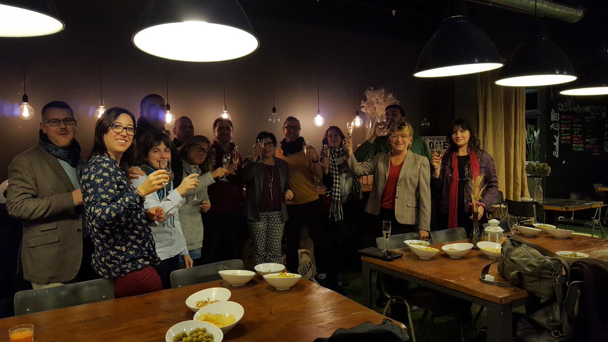 aecop_cat's tweet photo. Te hubiera gustado acabar 2016 riendo #aprendiendo?Pues en Aecop así fue con @IsabelAcera y @PovedanoCharo  https://t.co/KYXLQLCB2D https://t.co/HonnXB4irF