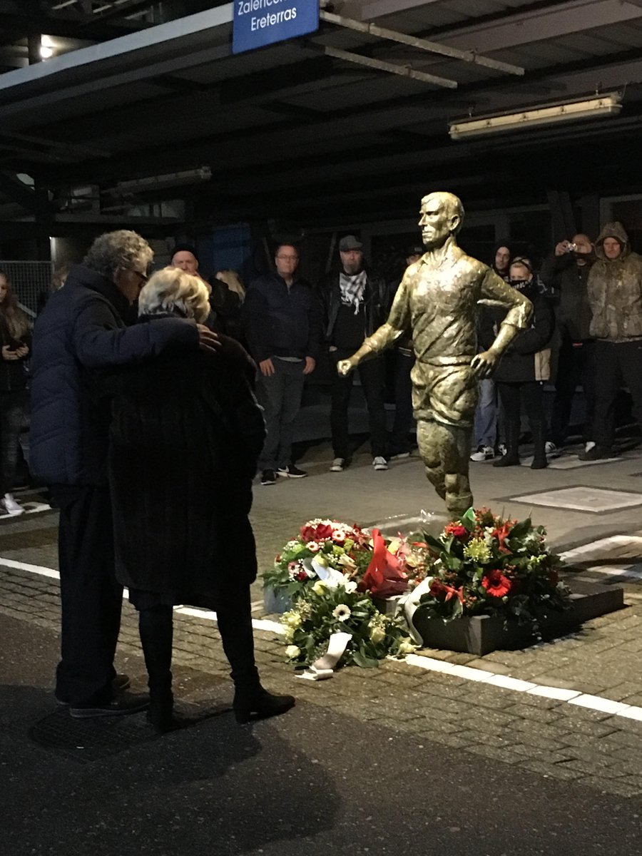 feyenoordnet's tweet photo. Dankwoord namens Adrie Moulijn aan de supporters. @Feyenoord @DeFeijenoorder https://t.co/7LanPmNVQj https://t.co/NFHtFdlUuH