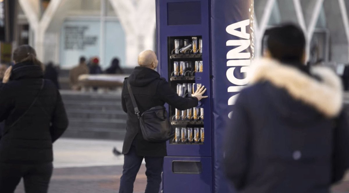 BMC_Comm's tweet image. Orangina surprend les passants avec un distributeur à secouer bmccom.com/blog/orangina-…