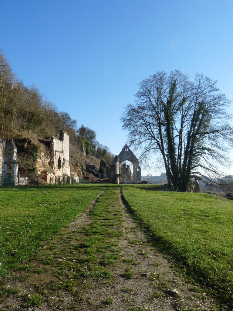 AbbayeNormandie's tweet photo. Nouveau site à découvrir ! 😀 #Eure : Prieuré de la Ste Trinité ds la charmante ville de Beaumont le Roger (Crédit 📷) https://t.co/mmWPy4zNre https://t.co/j9gMVJpb7m