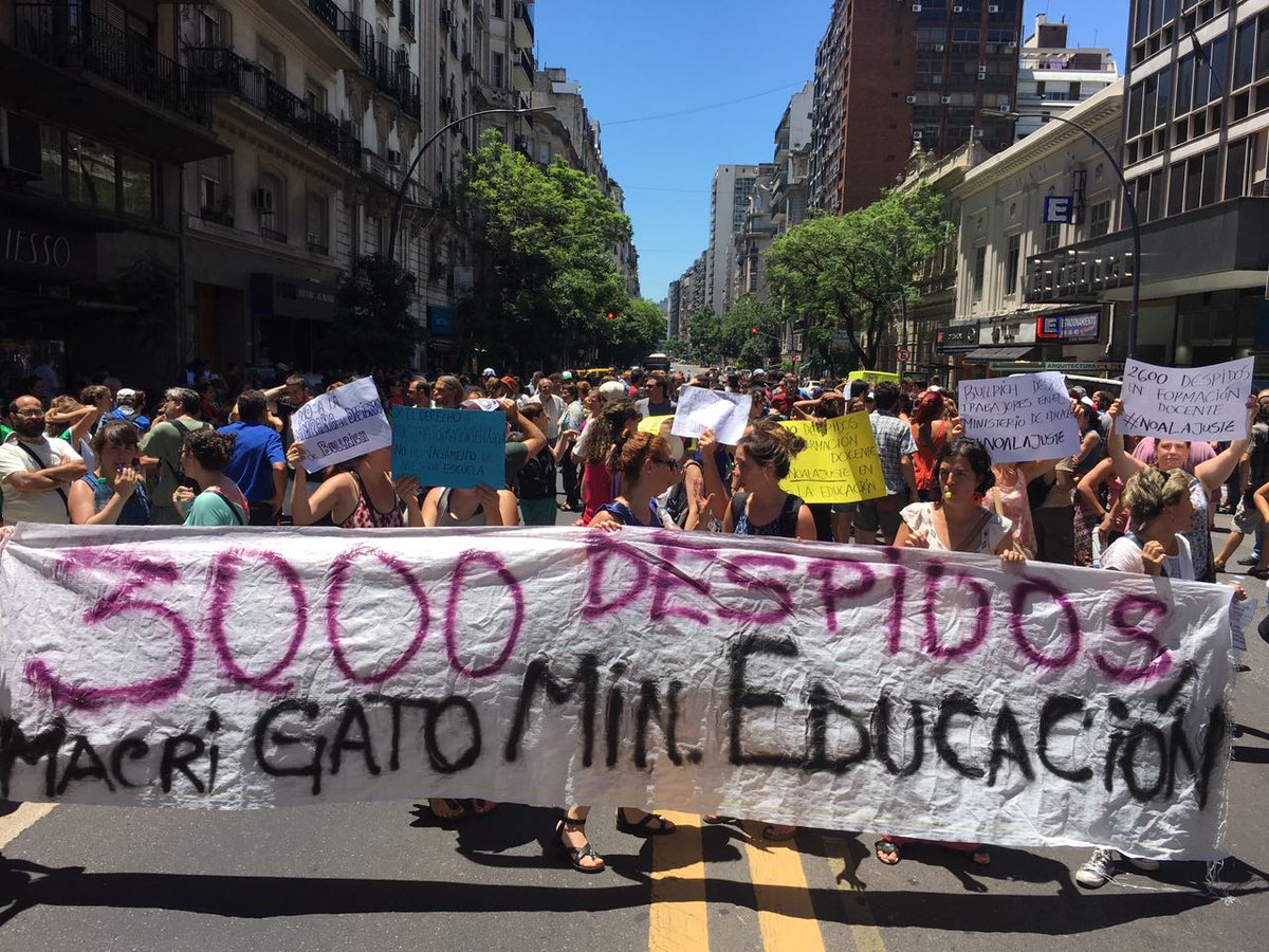 teleSURtv's tweet photo. Prosigue paro en #Argentina por despidos de educadores https://t.co/a1JACNwP4e https://t.co/FWgWggfcLH