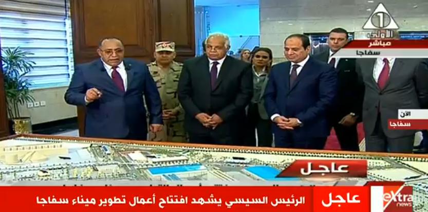 الرئيس السيسي يرفع العلم المصرى على حاملة المروحيات "جمال عبدالناصر" C1ZpvoUWQAAvgd3