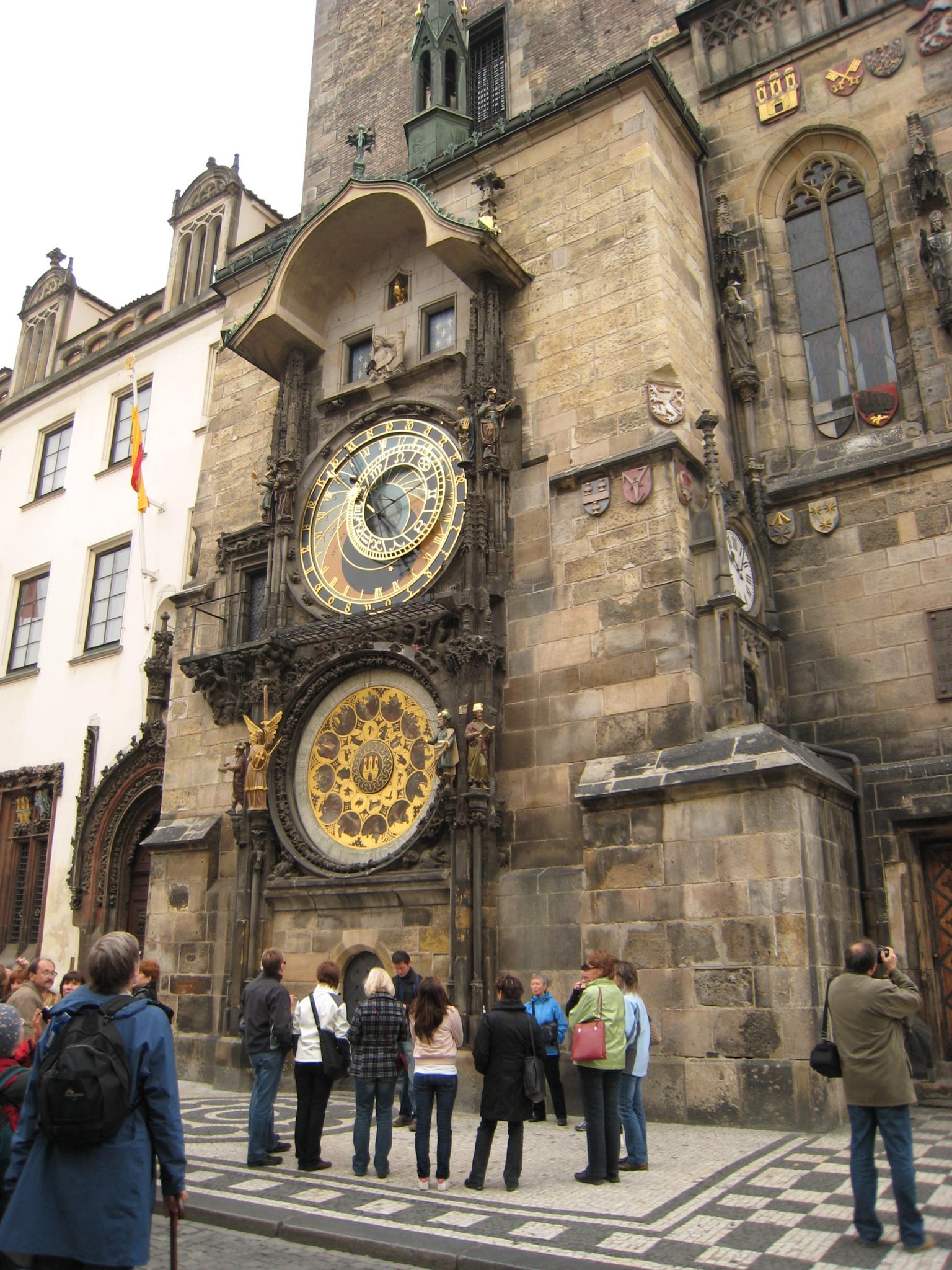 Orphe プラハには天文時計という１４１０年からずっと動いてる最古クラスの時計台があるそうで デザインが反則的なぐらいカッコいいのでいつか生でみてみたいんですよね T Co 6gdxqns9mq Twitter