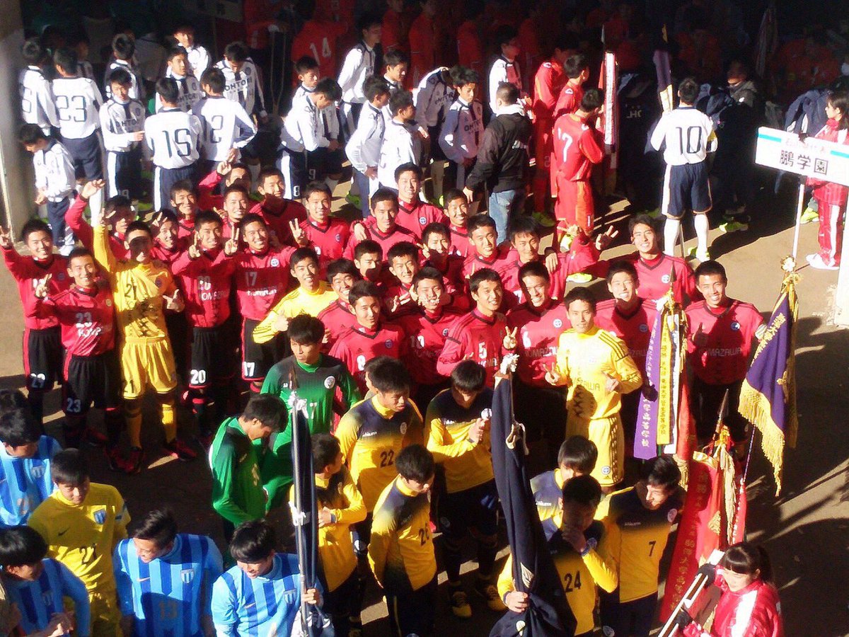 ykanofootball's tweet photo. 今日で引退。そして11年間のサッカー人生が終わりました。心の底から悔しかった。
毎日が鍛練期かと思うくらい走らされたけどそれもいい思い出！
全員で気合い入れて坊主にして良かったと思ってる！
辛いこと色々あったけど、仲間と全国ベスト8まで来れたことを誇りに思う！
みんなありがとう！ https://t.co/e3u6okB3wI
