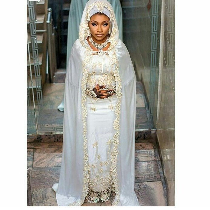 hennabytara's tweet photo. My bride #munirat #am2016 https://t.co/QG95rUb1Sm
