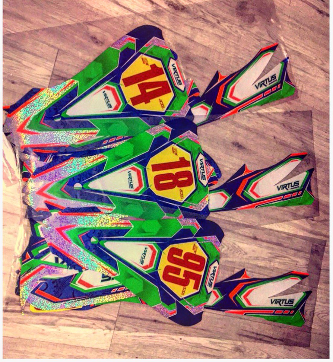 virtusmsport's tweet photo. New sticker kits ready for the new 2017 karts #virtusmotorsport #jakedesigns #mdmdesigns #diInsurance #Metro https://t.co/W8VbRB1YYW
