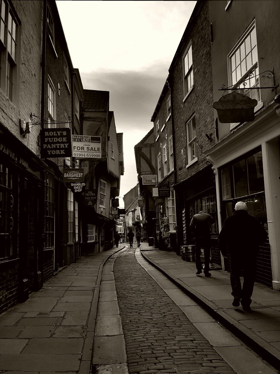 No21York's tweet photo. Early morning stroll around York today.
#YorkMinster  #LittleStonegate #TheShambles #Swinegate #York #AmazingYork #LoveYork #VisitYorkBiz https://t.co/nMuuIG2FZI