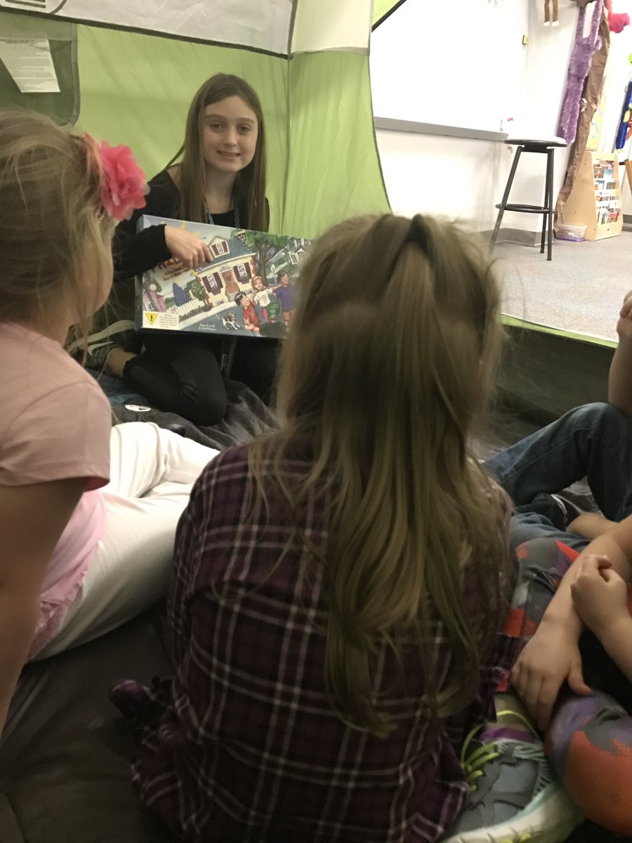 stepkr's tweet photo. Ms. Thomas has been a wonderful Counselor of the day!  Look at her working with our kinder kids on being a good friend. https://t.co/eXBWwExiOR