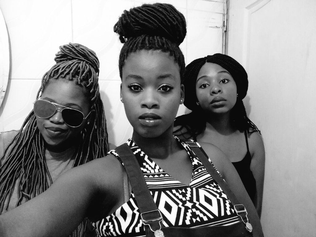 PRanamane's tweet photo. Selfie ....#MyLadies #BeforeWeLeft #KhubediLifeStyle #2017 https://t.co/kjI18WZf42