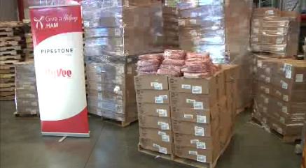 dakotasportsnow's tweet photo. @HyVee teamed up with @PipestoneSystem to provide a larger than usual donation to @FeedingSD https://t.co/On1po2s5xS #KDLTNews https://t.co/44SMGCuHk5