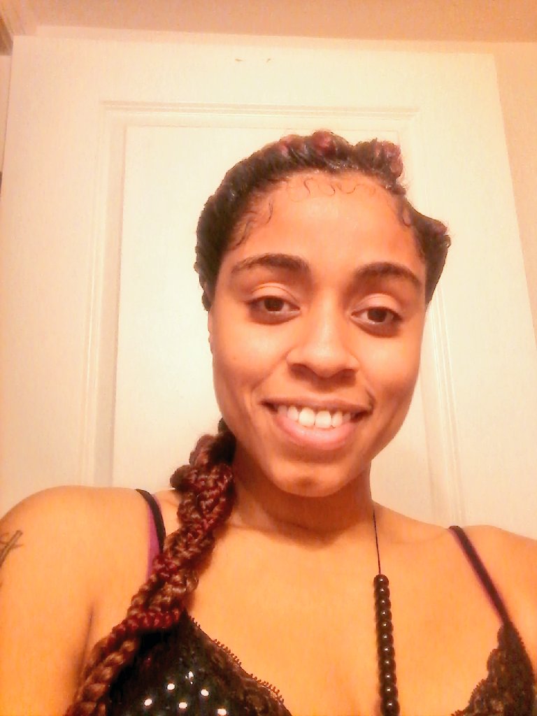 gloryngraces's tweet photo. What that baby hair do😋 #Hoodbound #InSomebodyKitchen https://t.co/WPhooBDLhC