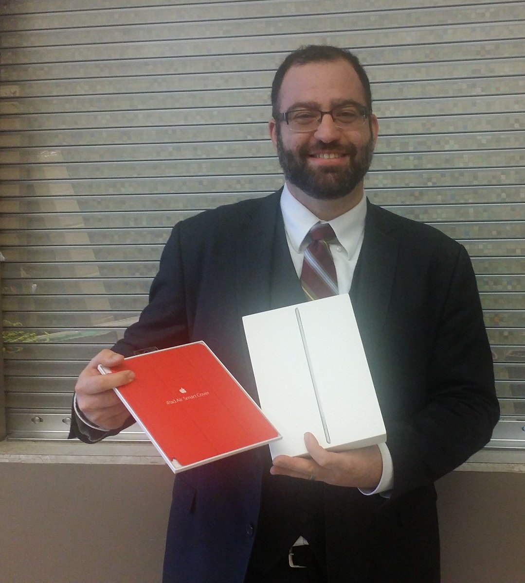 LACDRP's tweet photo. Richard Marshalian won an iPad by being a true believer of #ridesharing and making a tremendous effort to not drive to work. https://t.co/eWJt7xDVGp