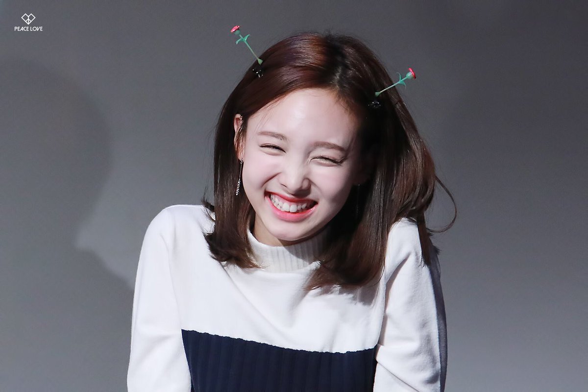 nayeon_words's tweet photo. 생각만 해도
늘 기분좋은 그대

그대는
전생에 잃어버린
내 한 조각이 아닐까

- 윤보영, 인연 https://t.co/zQY7CR84lT