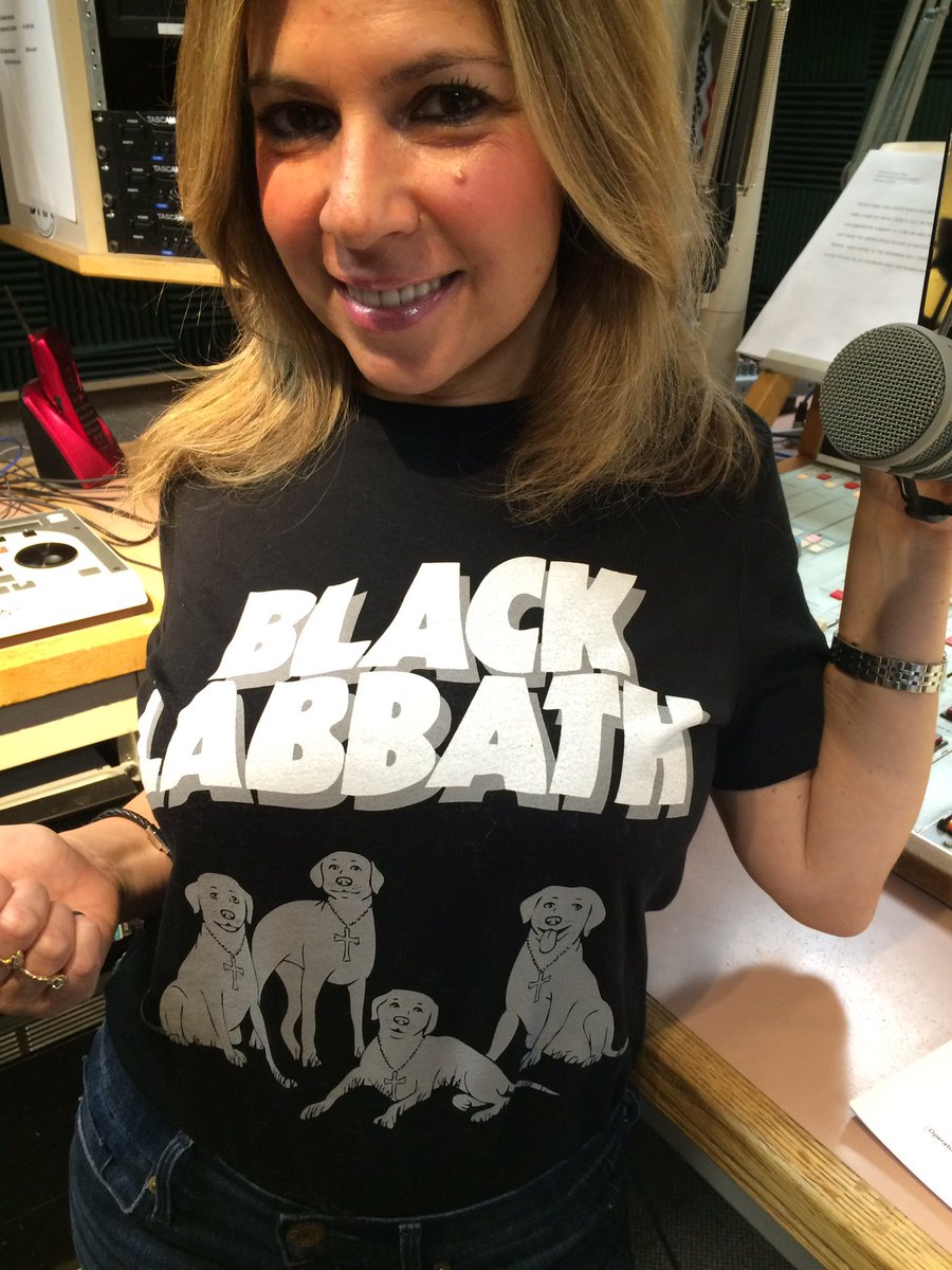 TerrieCarrRnR's tweet photo. Rocking my show in my new shirt! Dogs love metal too! #mutt merch #blacklabbath @PetsGetRocked https://t.co/bGv4cNdCq7