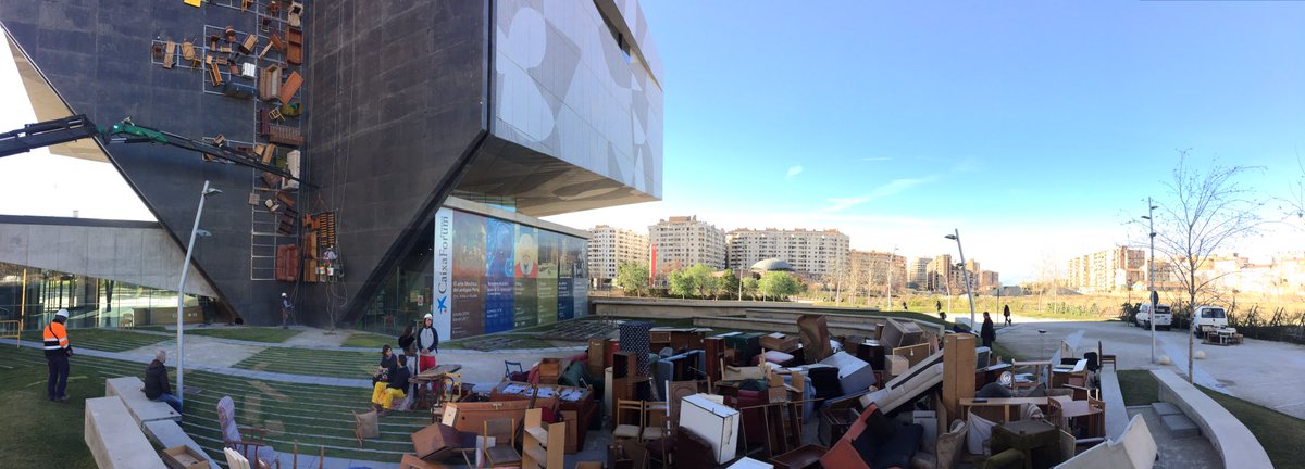Nosotras ya hemos rescatado parte de la instalación #navidadenre de <a href="/basurama/">Basurama</a> Pronto les daremos una 2a vida en #pescaysuelta <a href="/HarineraZgz/">HarineraZgz</a>