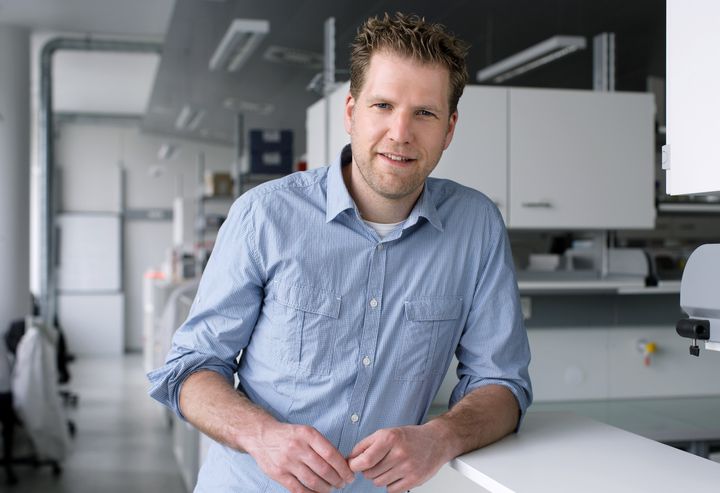 CeMM_News's tweet photo. New study in Nature by CeMM Adjunct PI Thijn Brummelkamp unravels promising target against #picornaviruses Read more https://t.co/SpSuERlWFY https://t.co/q3hjvOSbfc