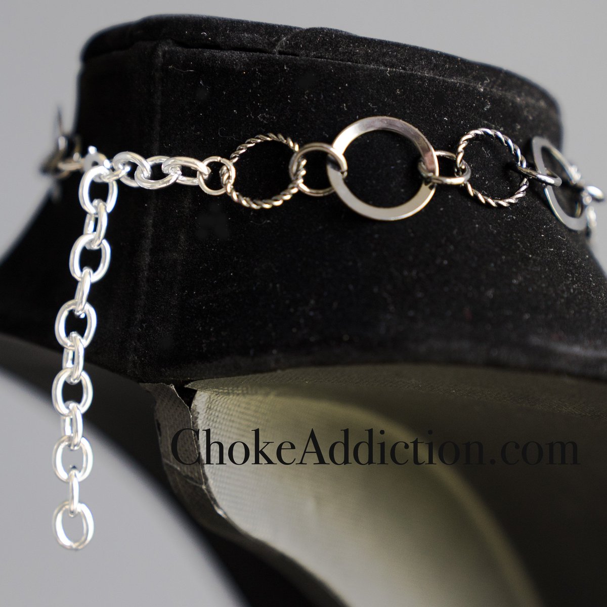 ChokeAddiction's tweet image. All our chokers are adjustable #FYI #fashion #jewelry #choker chokeaddiction.com