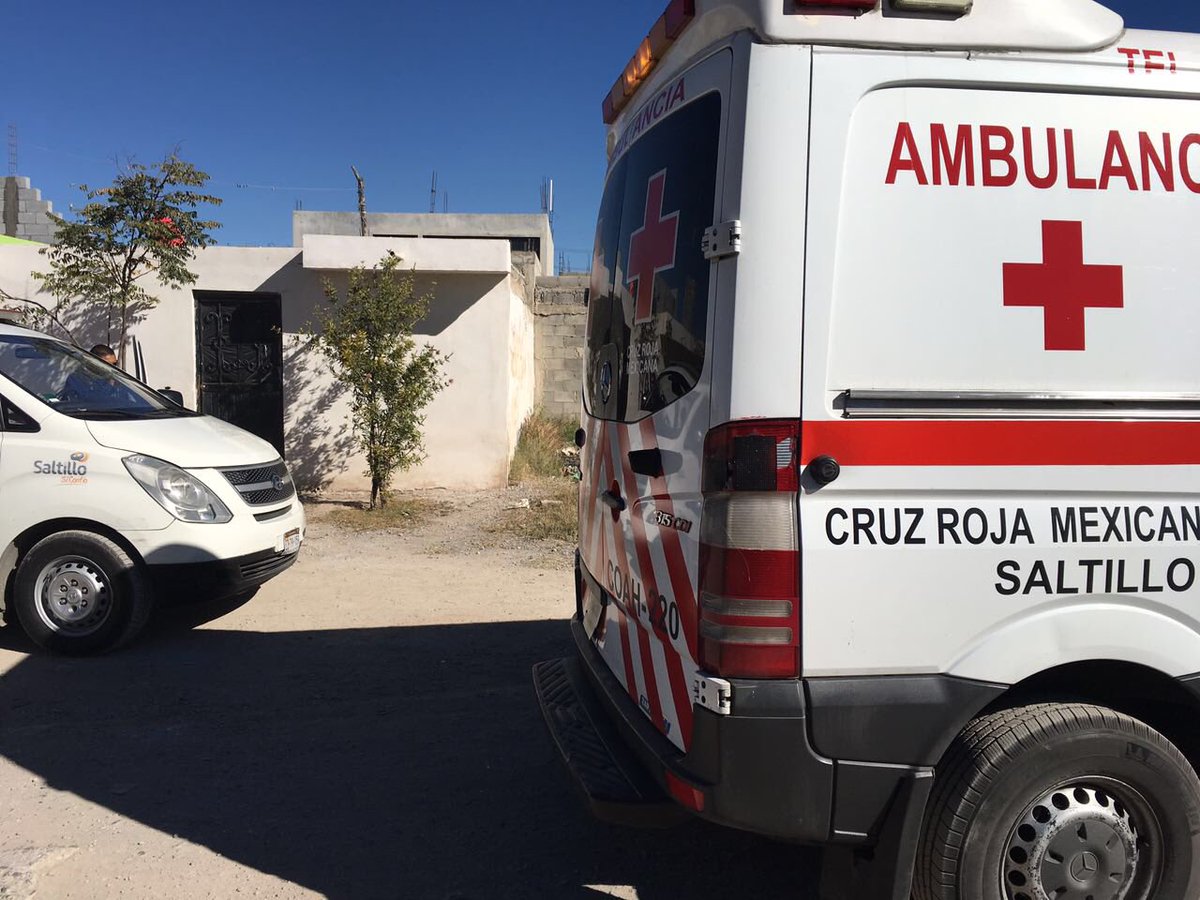 rcg_media's tweet photo. Familia resulta intoxicada en colonia María del Carmen traslada cruz roja a hospital #Saltillo #ÚltimaHora https://t.co/cWAfLXyP1W