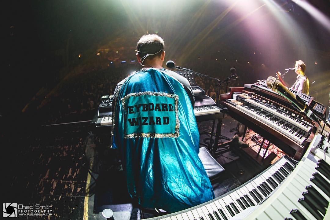 tourgigs's tweet image. Happy Birthday @goldlikejoel! Cheers to the #keyboardwizard himself! Much love.