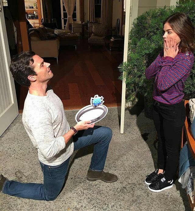Pretty_Answers's tweet image. Ezria re-proposal lol ❤❤❤
#PrettyLittleLiars #EzriaForever #PLL

PrettyLittleAnswers.com