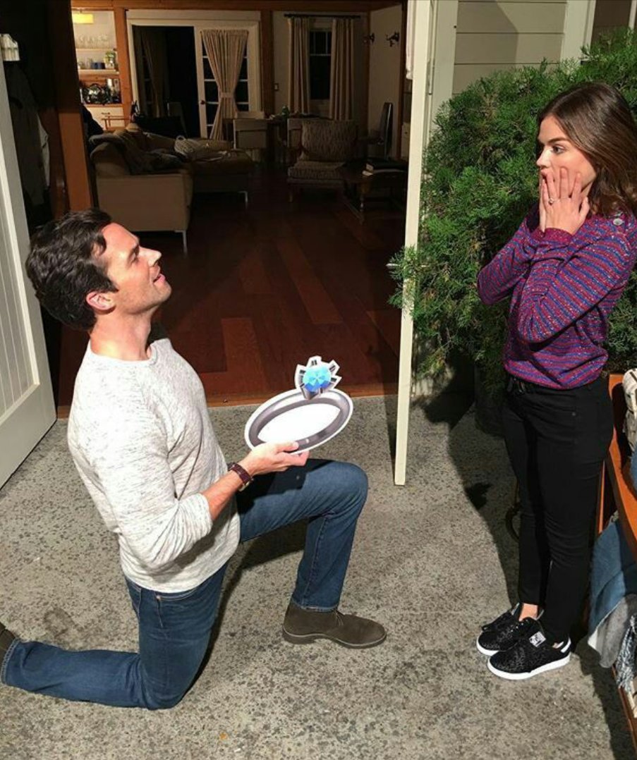 Pretty_Answers's tweet image. Ezria re-proposal lol ❤❤❤
#PrettyLittleLiars #EzriaForever #PLL

PrettyLittleAnswers.com