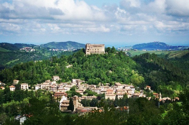 inLOMBARDIA's tweet photo. Sapevate che l'@OltrepoPavese non è solo famoso per i suoi vini? Scoprite i suoi borghi più belli!
#inLombardia
--> https://t.co/jsm7FMvTB7 https://t.co/IWnymPqO8x