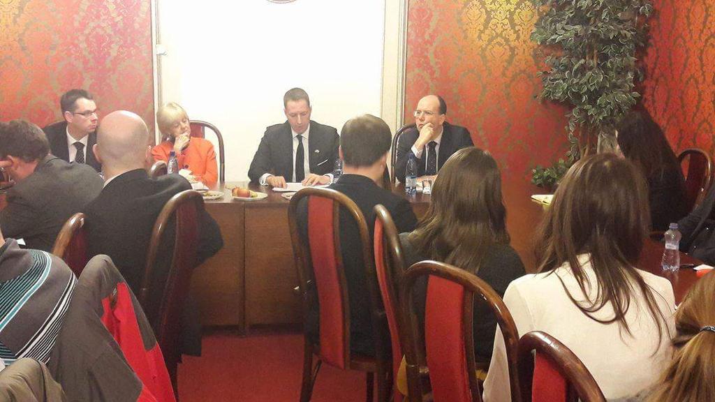 UKinSlovakia's tweet photo. Ambasador @AndyGarthUK speaking at #V4 and #brexit discussion org by @Aston_ACE &amp; #ComeniusUniversityBratislava https://t.co/ggtOGTCouP
