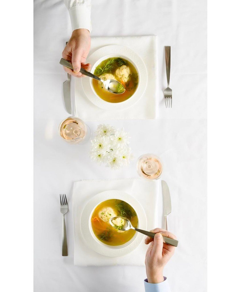 jrwasserman's tweet photo. Matzah ball soup - my mother would be proud! ⠀
#feedfeed#yahoofood #huffposttaste #buzzfea… https://t.co/YiBY0AzayO https://t.co/WMWDemCyvt