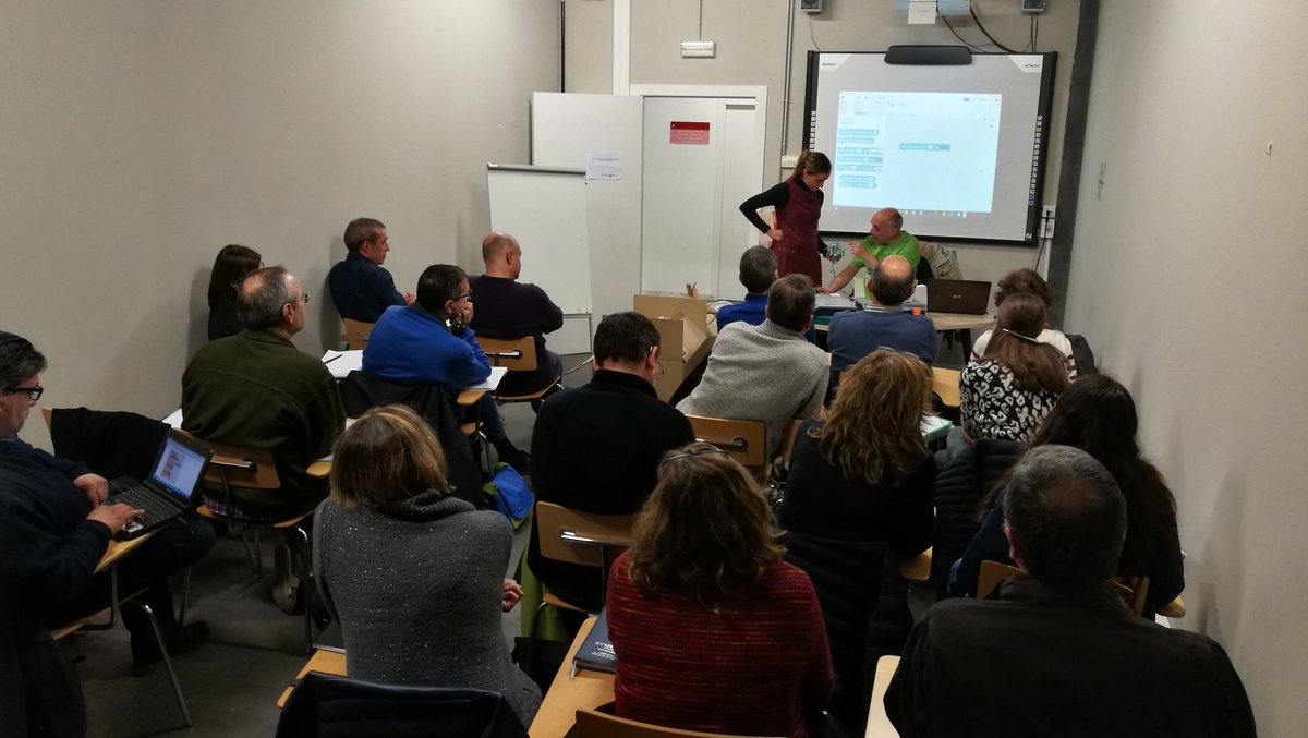 DllamasDavid's tweet photo. Comencem el curs de robòtica educativa de #RobolotTeam @iceudg Reptes @ROBOLOT https://t.co/dXogvhASQw