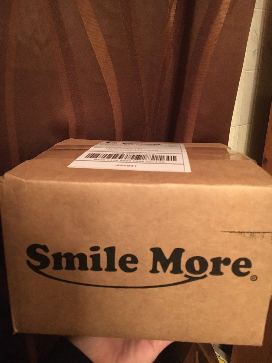 ZeReaICimorelli's tweet photo. AHH ITS HERE 😍😭💓 @_little_britt_ @RomanAtwood https://t.co/B71Q5Snktt