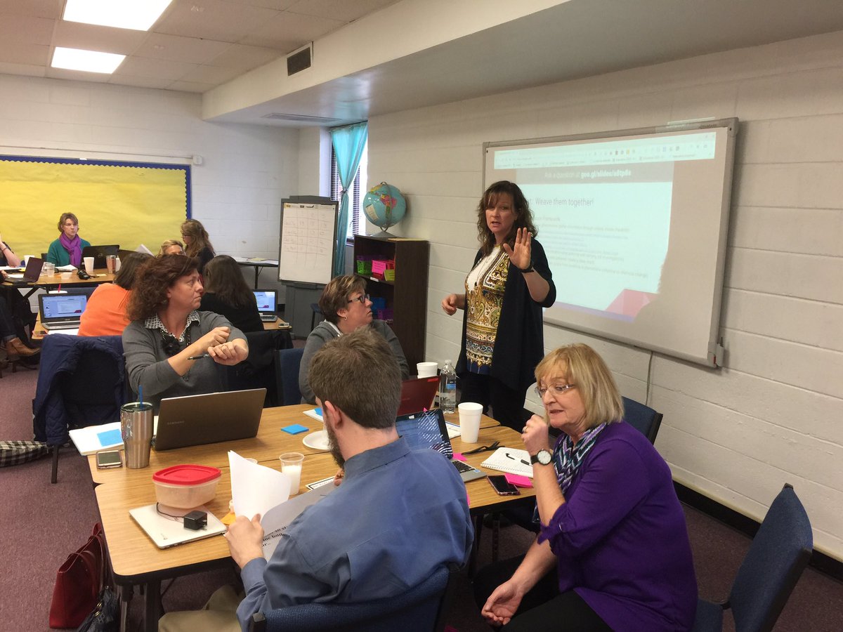 dwhitesciguy's tweet photo. @CowetaSchools Lisa Fleckenstein leading #3Dscience #phenonmena @WestGeorgiaRESA @GSTANews @georgiadeptofed https://t.co/sSAQrs71tE