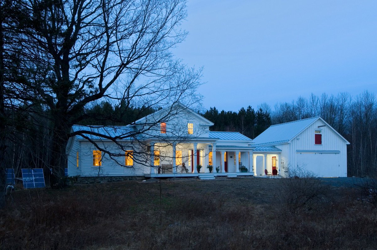 ToSaveEnergy's tweet photo. Before/After: This became an energy-efficient, net-zero home saving its owners $3,500 a year→ https://t.co/nE9m884qG0 https://t.co/L63NfXbNmT