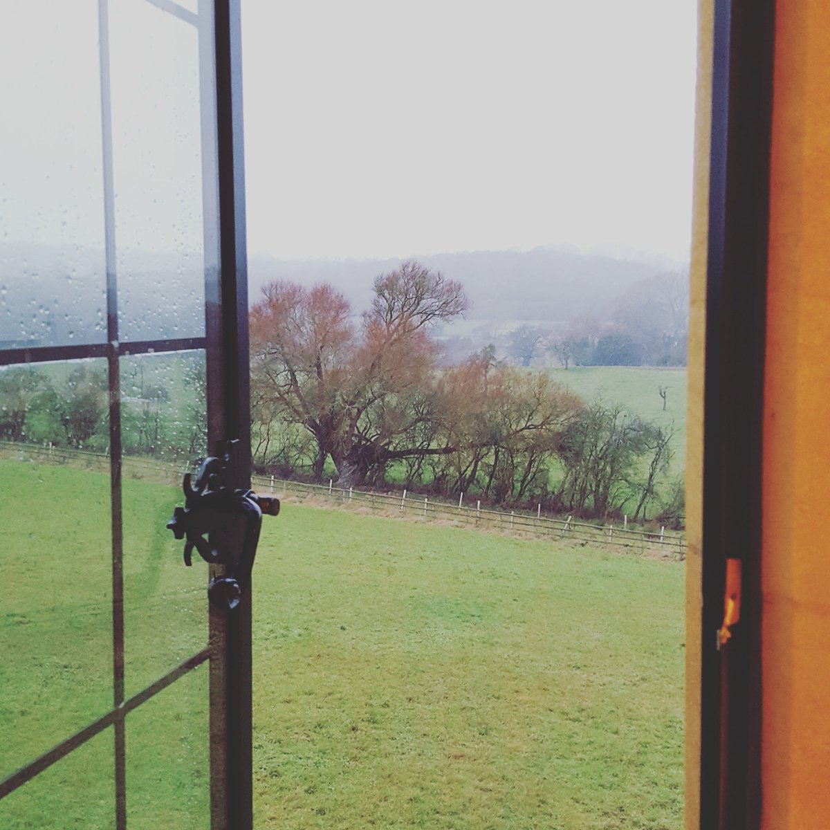 indintsol's tweet photo. On a trip to the snowy #Cotswolds to carry out a survey!! Lucky to do the job we do #windowtreatments #interiors #dreamjob https://t.co/funX9lDzgy