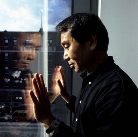 \"Lo bueno de escribir libros es que se puede soñar estando despierto\" 

Happy Birthday Haruki Murakami 
