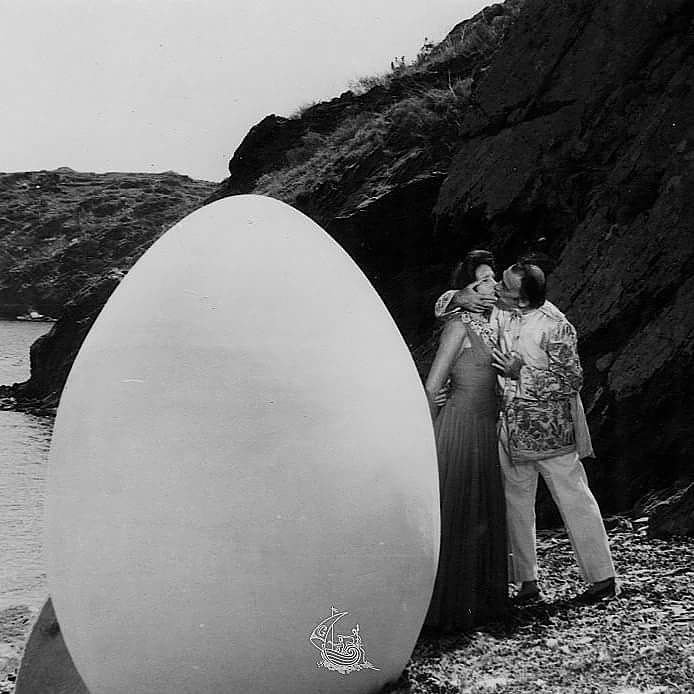 GalleryOVO's tweet photo. Dali and Gala and one Huge OVO.... https://t.co/VdbB8zKSfJ