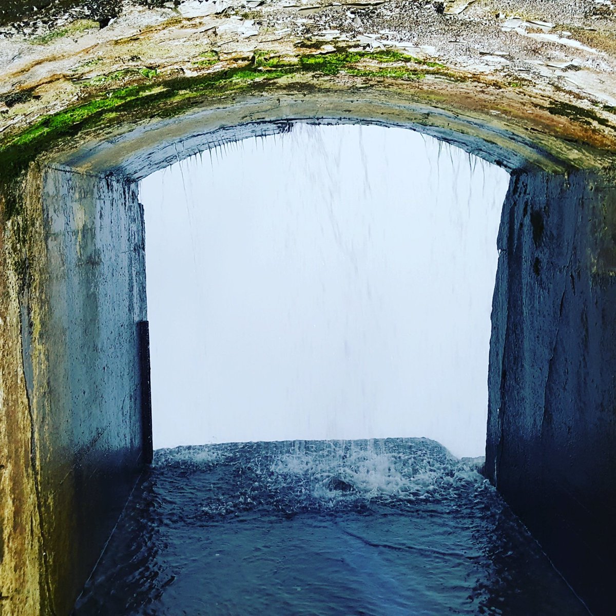 paulboken's tweet photo. Behind the falls today.... #lighting #behindthefalls #NIAGARAFALLS #moretocome https://t.co/RETC5RJVh4
