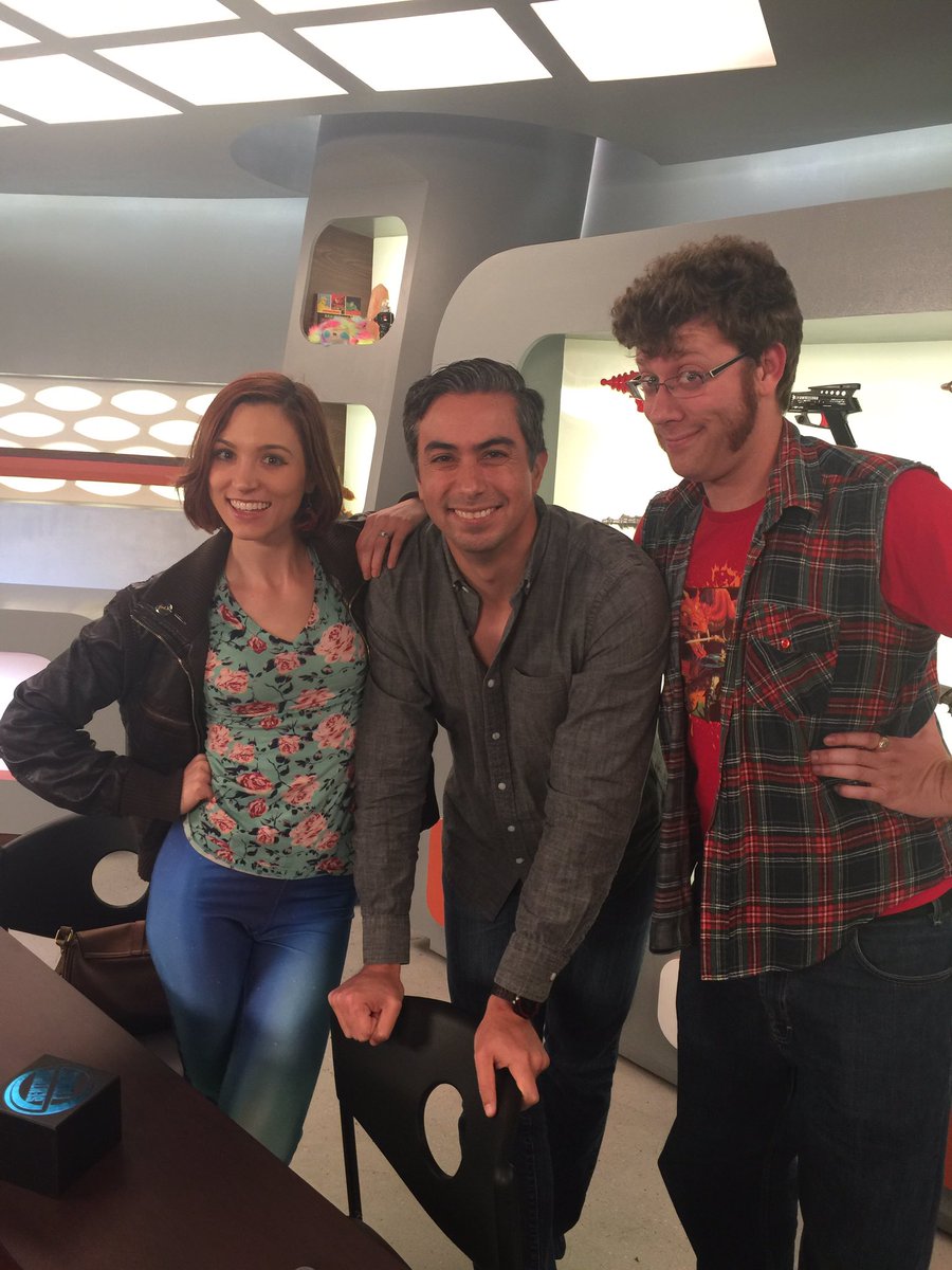 thebeccascott's tweet photo. About to play #sentinelsofthemultiverse  with @Hydra_Lord @JonathanLondon on https://t.co/HjXN3WkBEd!!!!!! Happy Thursday! 😊 https://t.co/gHFYzgHT4T