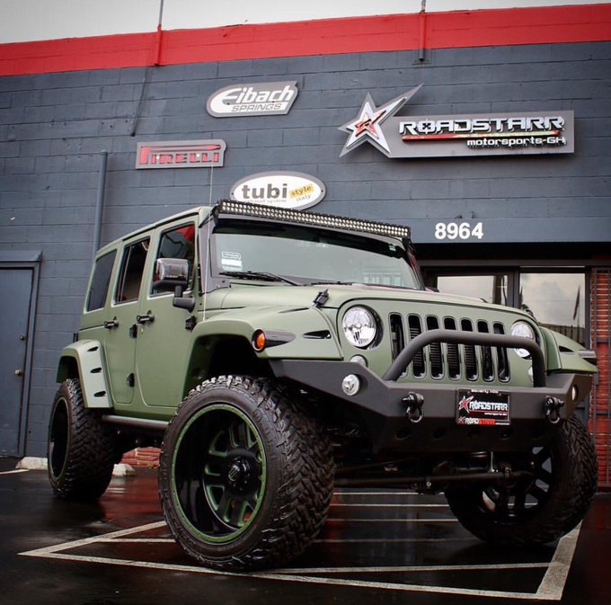 Thank you @TEAMROADSTARR for tricking out my jeep once again! New year New Color ??? https://t.co/PY
