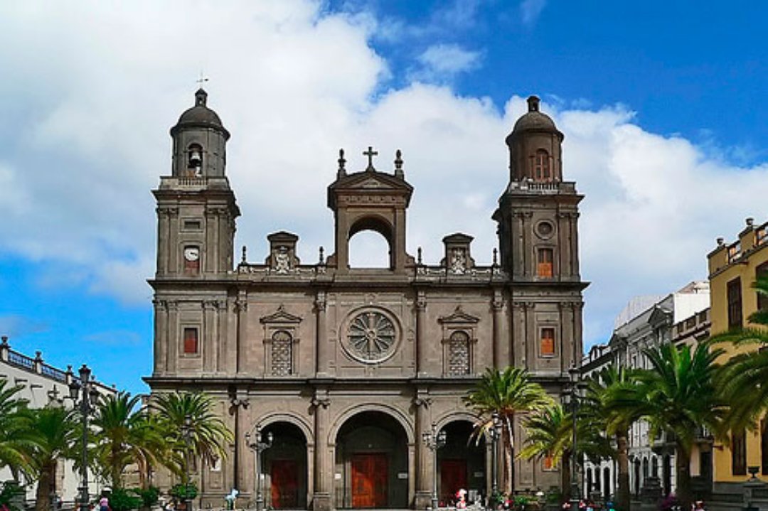 BenitezNav's tweet photo. #ArteMedieval #ccssUCA Caterdal de Santa Ana e Iglesia San Juan Bautista(Arucas) ambas en las Palmas de G.C. ¿Sabeís que estilo son? https://t.co/TQ3hoM75p0