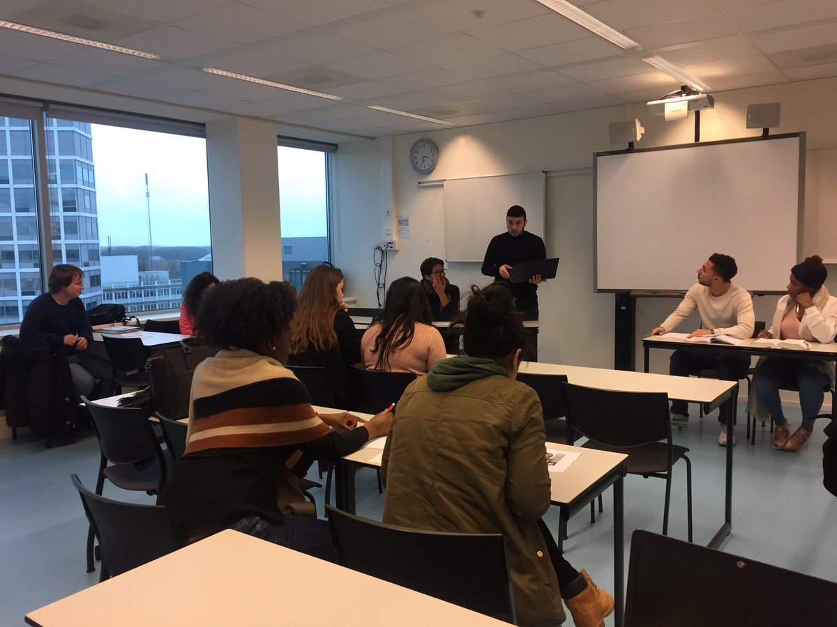 Onze HBO-Rechten studenten ervaren hoe de rechtbank in de praktijk werkt. Alle rollen zijn aanwezig. Trots! <a href="/WindesheimFlevo/">Windesheim in Almere (inactief)</a>