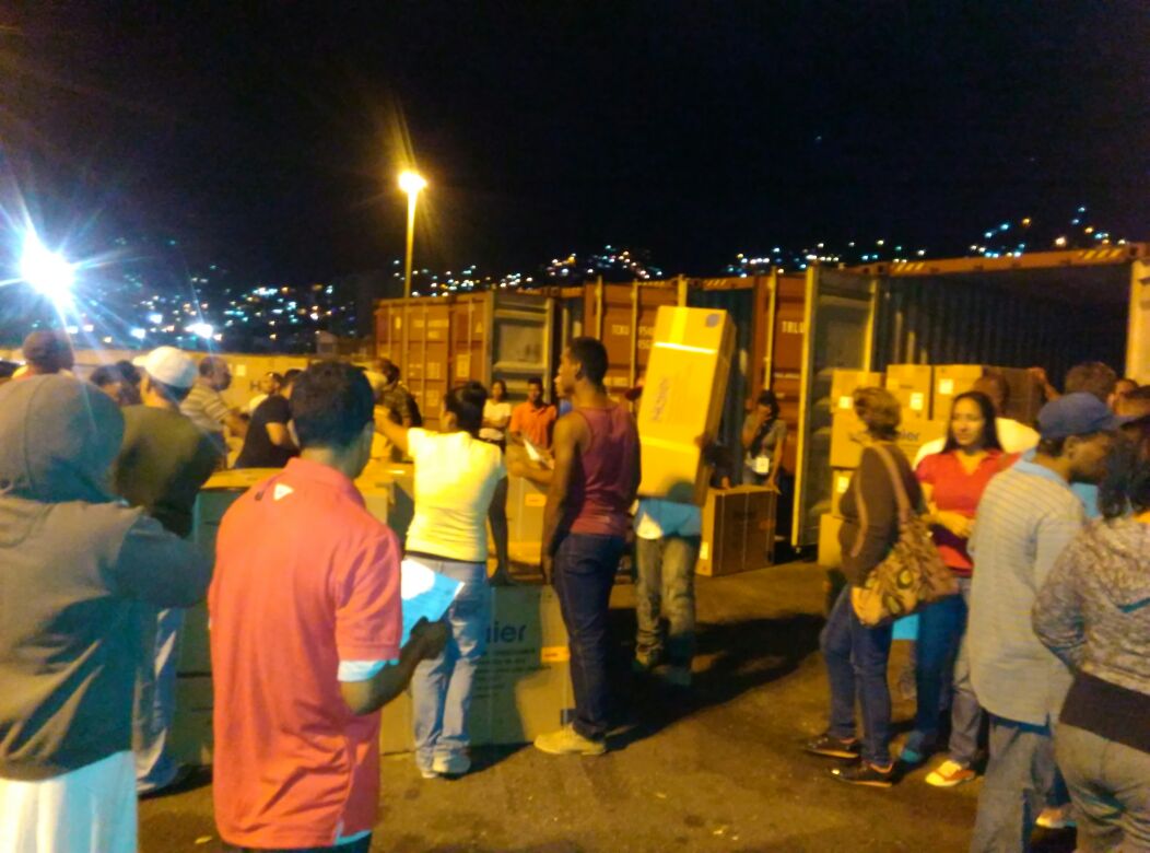 abrebrechacom's tweet photo. Organizaciones Sociales de Vargas agradecen a Comersso por Jornada Mi Casa BienEquipada https://t.co/yhfbAbaxfp @avnve #NoAlDesacatoGolpista https://t.co/gVLRdYmowz