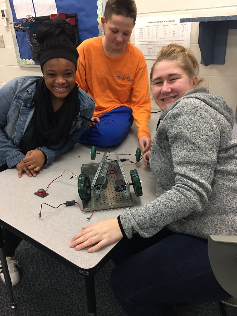 DoerschukPLTW's tweet image. 8th grade robotics showing off their cars #pltw #acspresents #robotc #VEXRobotics