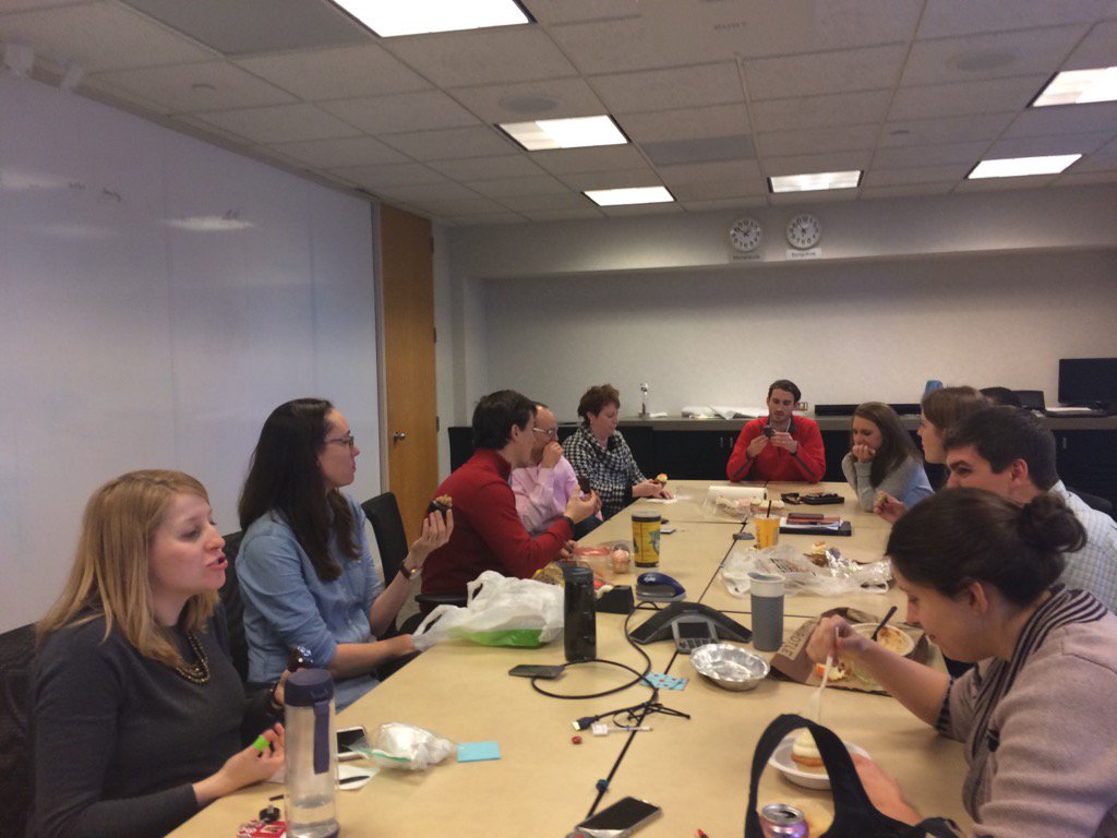 In honor of the great <a href="/johamburge/">Jo Hamburge</a> , Team E brought cupcakes! Thx! <a href="/lsignorelli/">Luca Signorelli</a> #twitterlessBante #TwitterlessAntonio