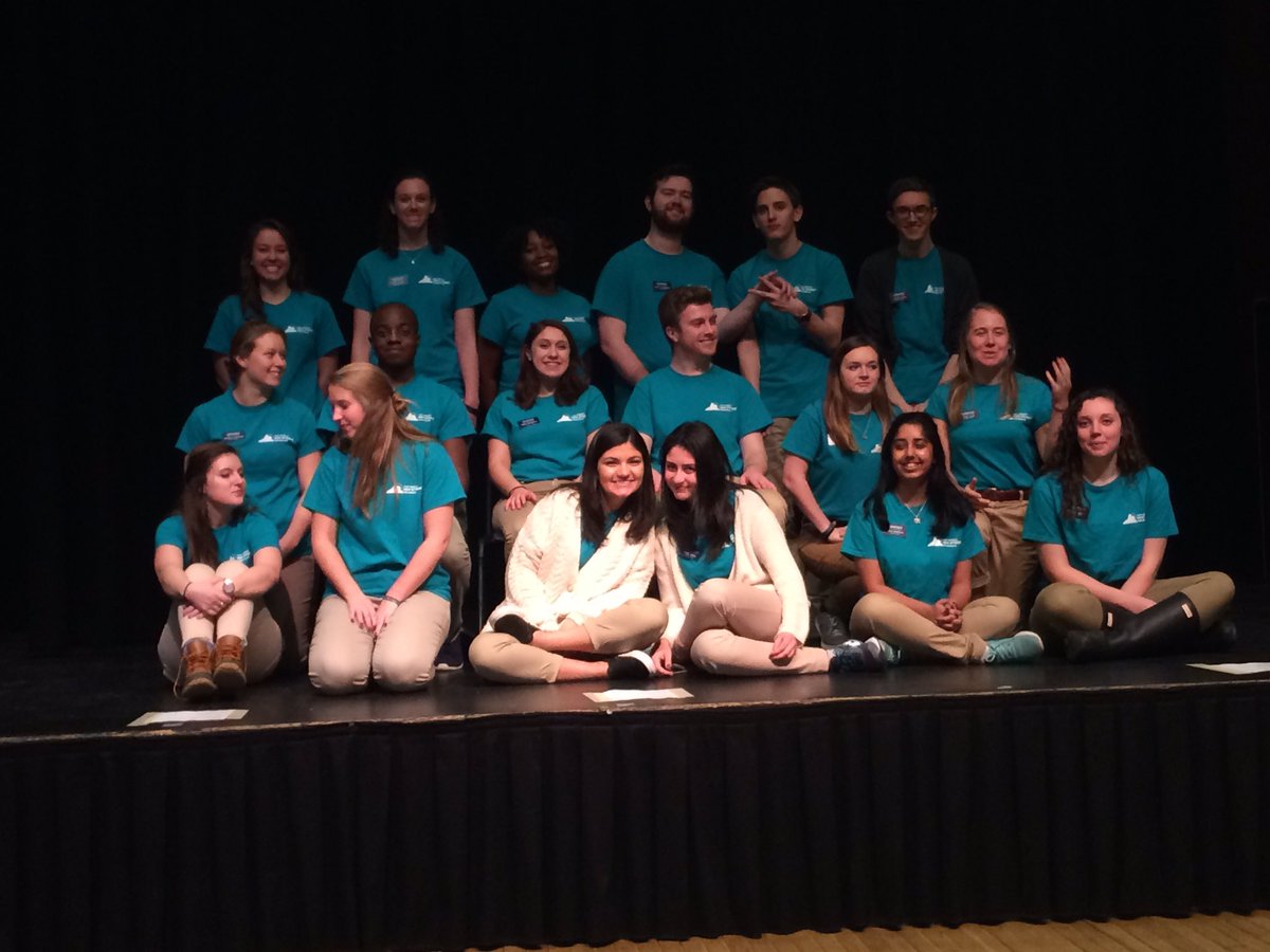 GeneseoNSP's tweet photo. DAAAAAAAAAAAAANG the #OAs2016 are looking good for today's orientation! We can't wait to welcome our new students! https://t.co/OtiO1njPZA