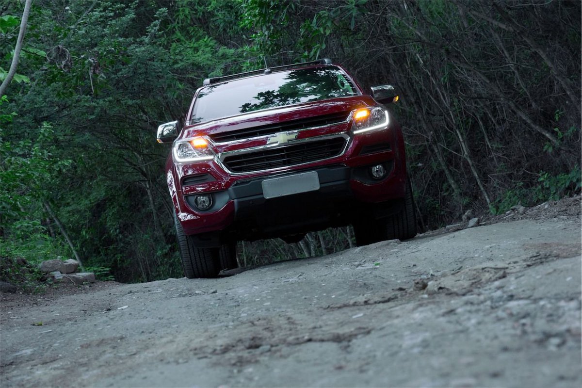 ¿Ya descubriste nuevos caminos con tu S10?
Tu High Country 2017, disponible en De la Sobera!