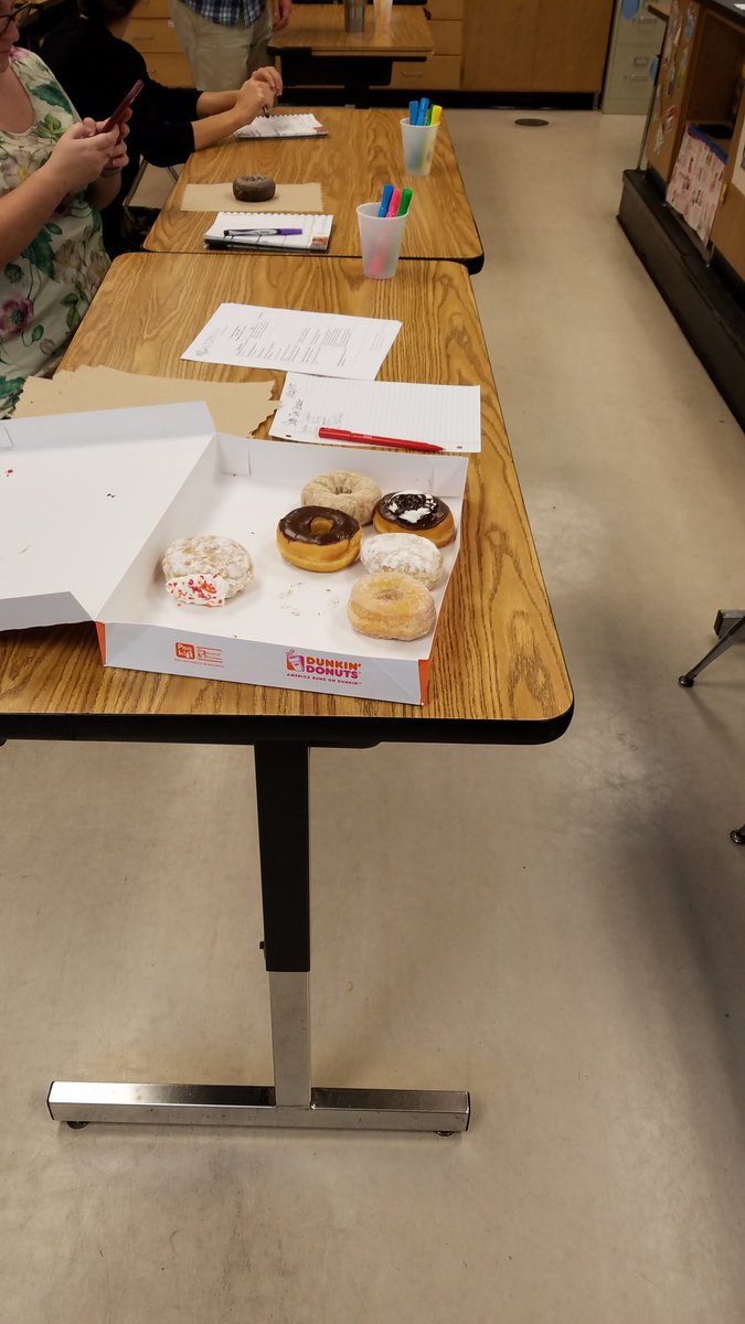 ThayerMathRocks's tweet photo. How to run a successful meeting 101: Reward your awesome 8th Grade team with doughnuts! Food helps teachers think! Thanks @eaallen4 https://t.co/BCQxndD2rq