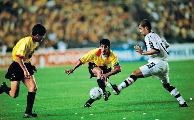 Due to this Sunday's clash between @BarcelonaSCweb and <a href="/vascodagama/">Vasco da Gama</a> here is our #tbt to that legendary '98 Final. #FloridaCup2017 #FTL77
