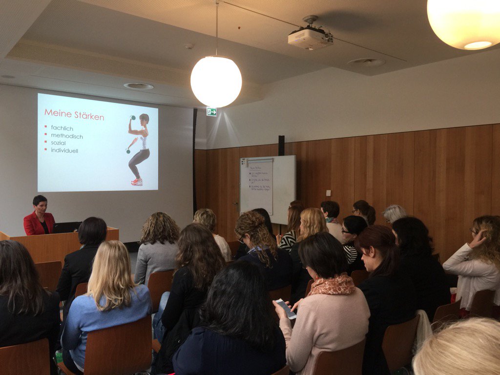 #selfbranding will gelernt sein! Daher erhalten Frauen bei #AXA über Mittag neben lunch auch gute Tipps!