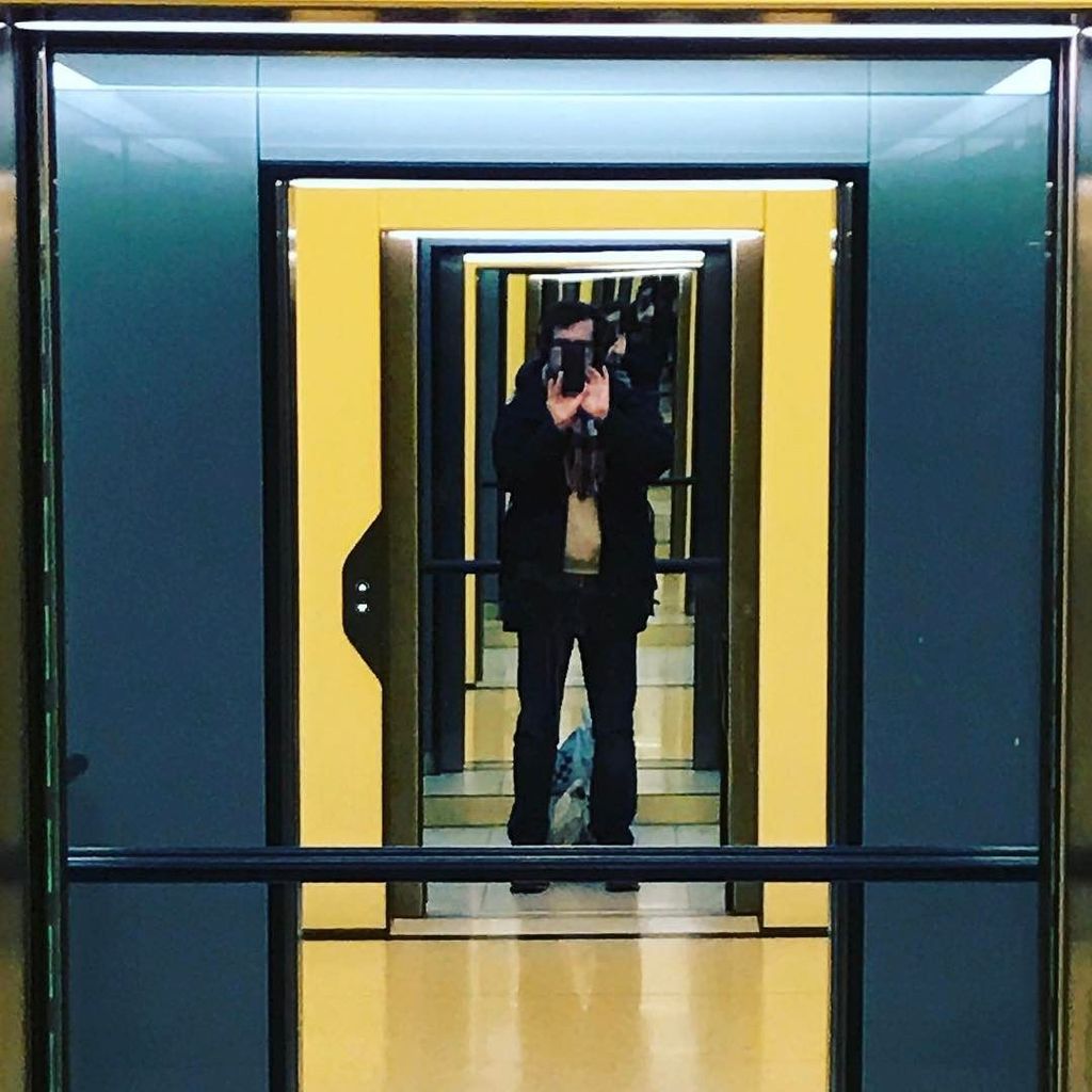 russellbalkind's tweet photo. Today I tried to take an arty picture in a lift. Not convinced I nailed it. #lift #elevator #mirror #tescobag #365 … https://t.co/rL26Z8mmK4