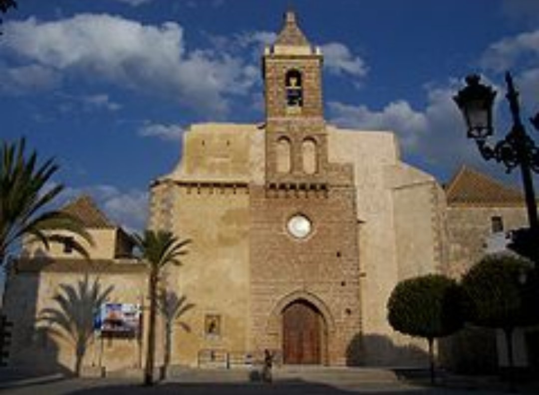 BenitezNav's tweet photo. #ArteMedieval #ccssUCA En Rota también encontramos algo de arte medieval: Iglesia Nuestra Señora de la O y el Castillo de Luna https://t.co/Ndb13jyhYB